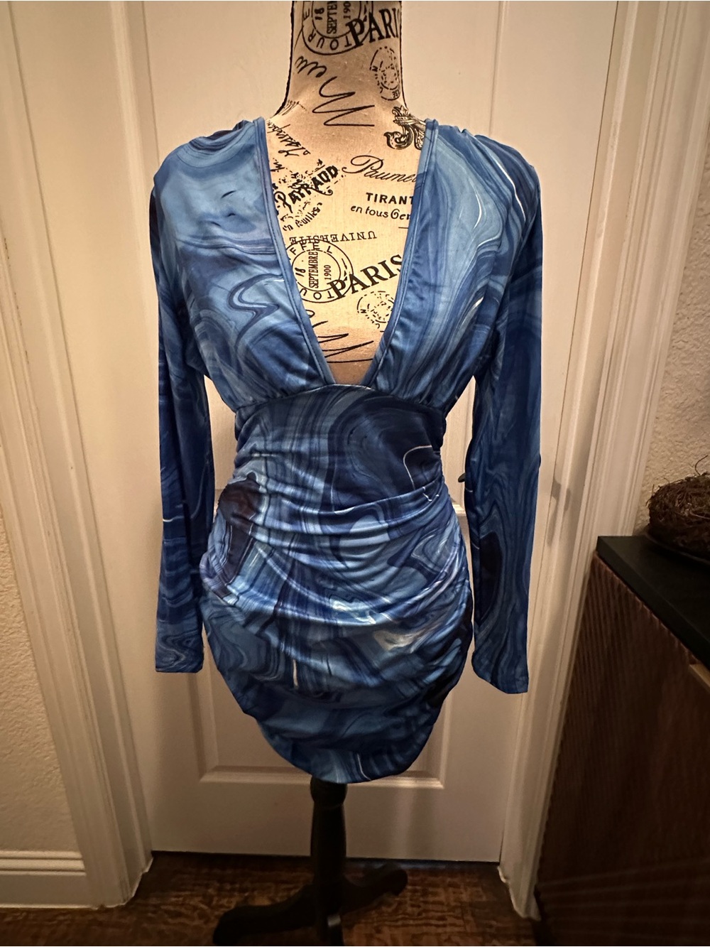 SHEIN Blue Marble-Print Long Sleeve V-Neck Dress